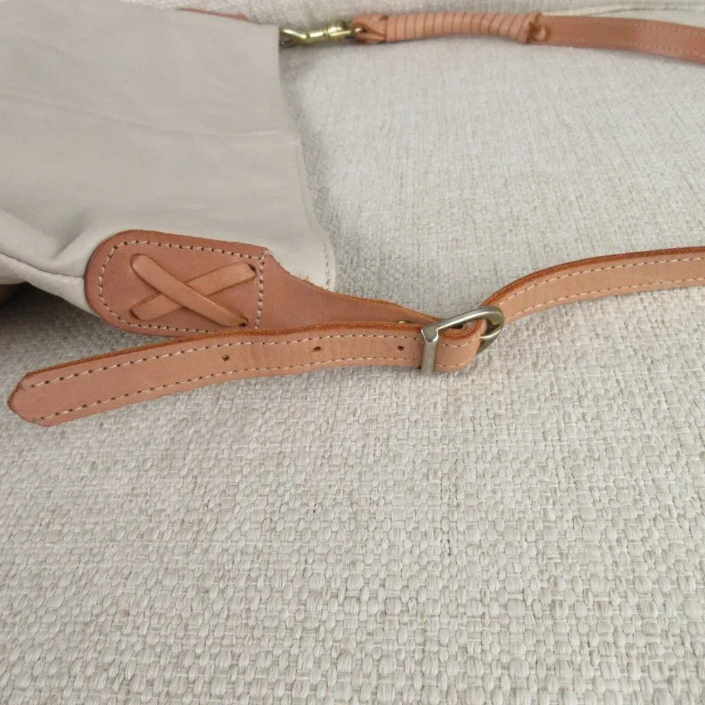 COA Carpetbags Of America Bone Medium Leather Bucket Bag Natural Trim Gold